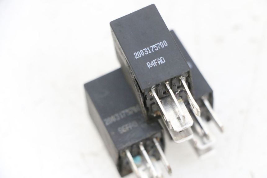 photo de ELEKTRISCH RELAIS PEUGEOT SPEEDFIGHT 4 4T EFI 50 (2021 - 2025) - Zoom op gebruiksstaat