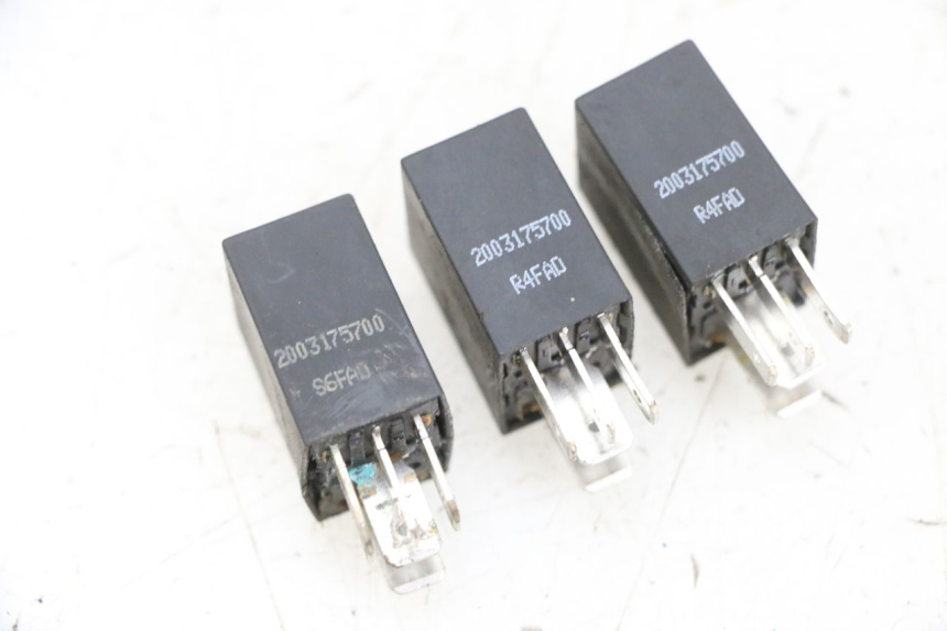 photo de ELEKTRISCH RELAIS PEUGEOT SPEEDFIGHT 4 4T EFI 50 (2021 - 2025) - Andere kijkhoek