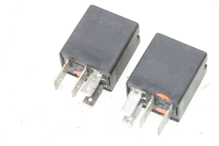 photo de ELEKTRISCH RELAIS DUCATI SS IE DS CARENEE 1000 (2002 - 2006) - Detail van het onderdeel