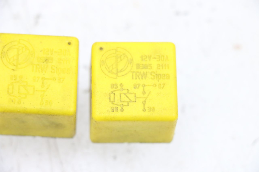 photo de ELEKTRISCH RELAIS PIAGGIO VESPA GTS SUPER IE 125 (2009 - 2016) - Zoom op gebruiksstaat