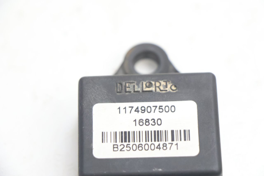 photo de ELEKTRISCH RELAIS PEUGEOT VIVACITY 50 (2004 - 2009) - Detail van het onderdeel