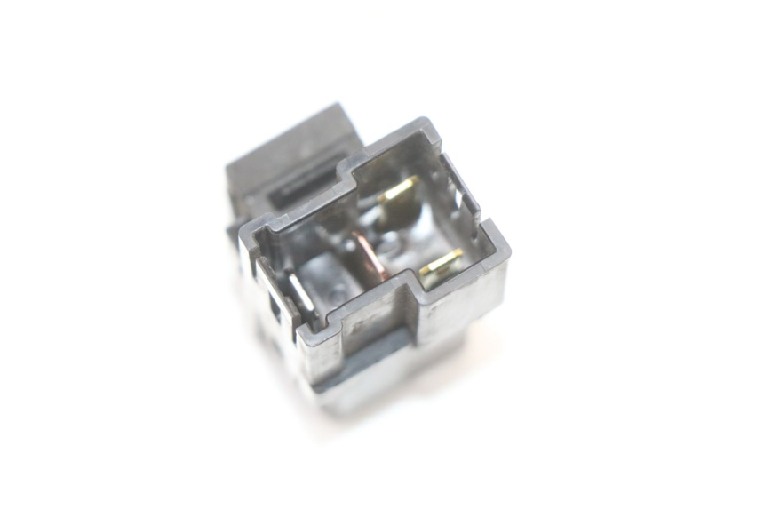 photo de ELEKTRISCH RELAIS YAMAHA XMAX X-MAX ABS 125 (2017 - 2020) - Detail van het onderdeel