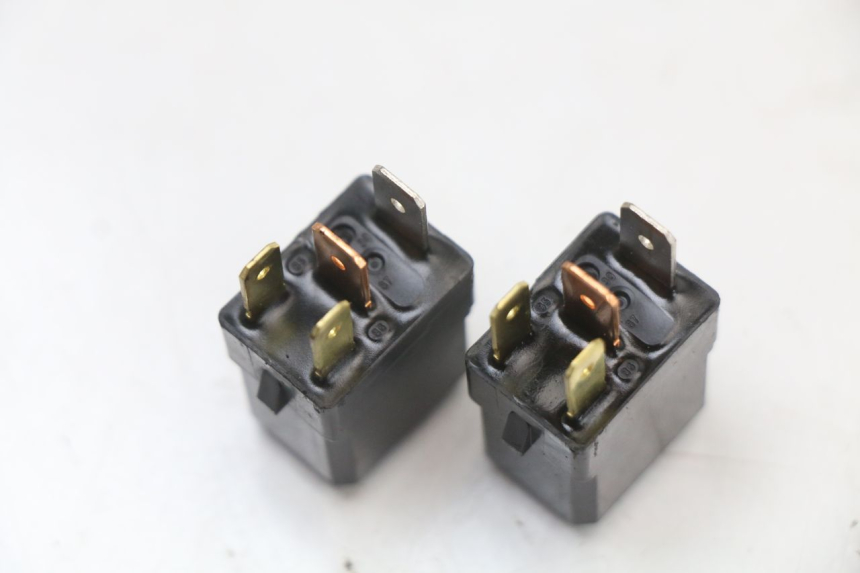 photo de ELEKTRISCH RELAIS YAMAHA X-MAX XMAX 125 (2010 - 2013) - Zoom op gebruiksstaat