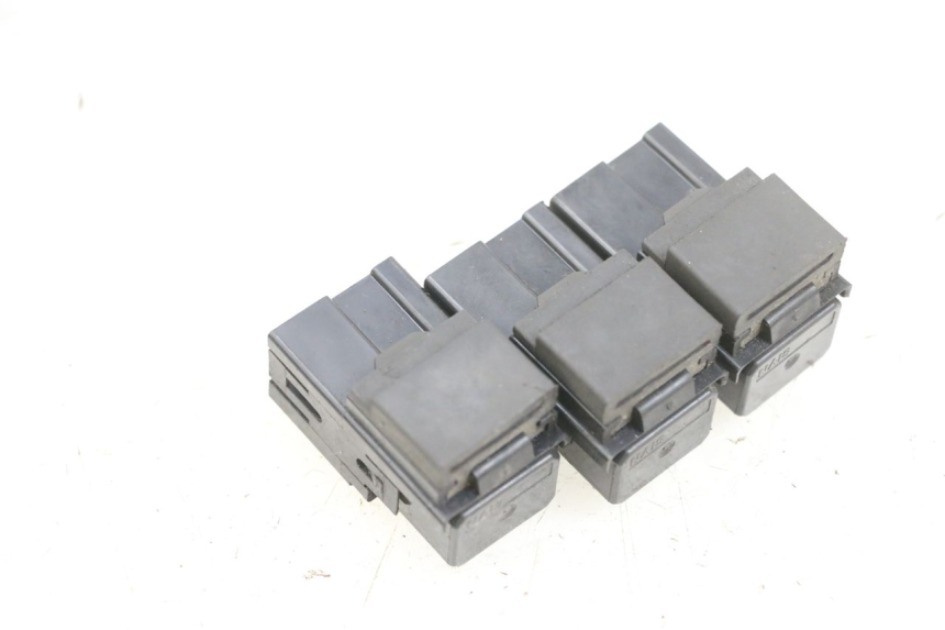 photo de ELEKTRISCH RELAIS YAMAHA XMAX X-MAX 125 (2006 - 2009) - Detail van het onderdeel