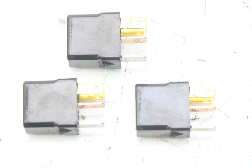 photo de ELEKTRISCH RELAIS YAMAHA XP T-MAX TMAX 500 (2004 - 2007) - Detail van het onderdeel