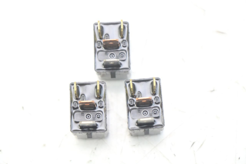 photo de ELEKTRISCH RELAIS YAMAHA XP T-MAX TMAX 500 (2004 - 2007) - Zoom op gebruiksstaat