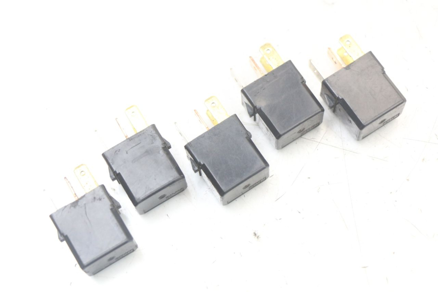 photo de ELEKTRISCH RELAIS YAMAHA FJR ABS 1300 (2006 - 2012) - Zoom op gebruiksstaat