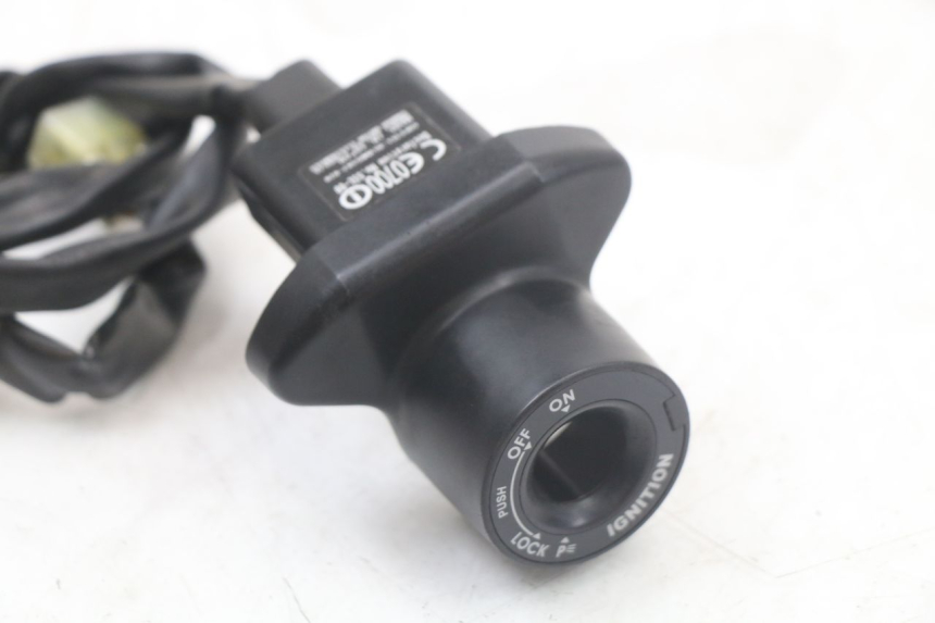 photo de ELEKTRISCH RELAIS YAMAHA FZ1 FAZER 1000 (2007 - 2009) - Andere kijkhoek