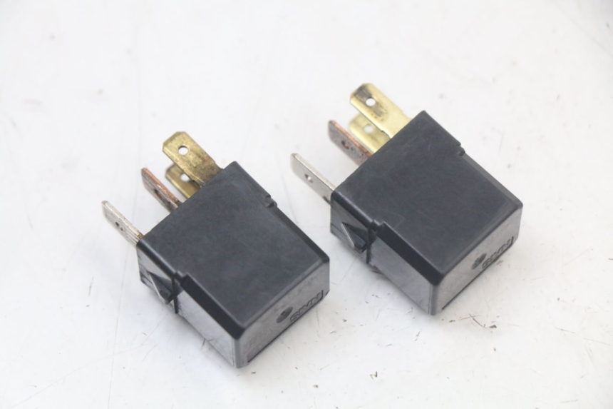 photo de ELEKTRISCH RELAIS YAMAHA FZ1 FAZER 1000 (2007 - 2009) - Zoom op gebruiksstaat