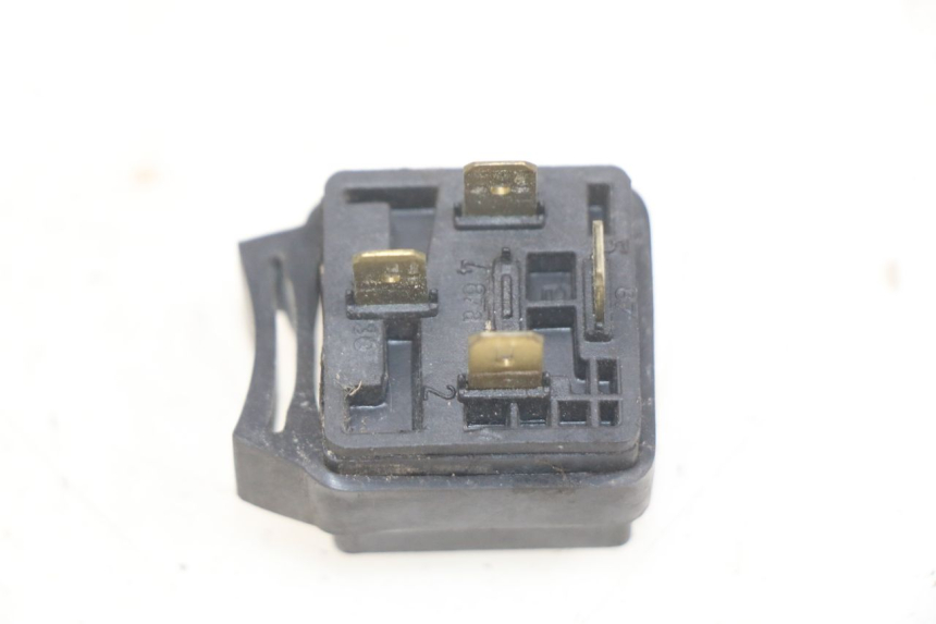 photo de ELEKTRISCH RELAIS YAMAHA YP MAJESTY 125 (1998 - 2001) - Zoom op gebruiksstaat