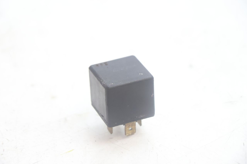 photo de ELEKTRISCH RELAIS YAMAHA YP MAJESTY 125 (2002 - 2006) - Detail van het onderdeel