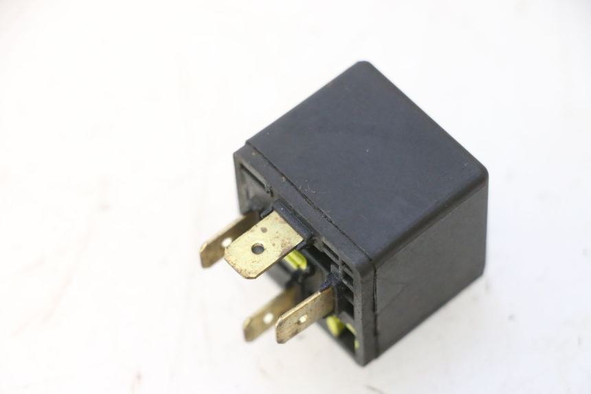 photo de ELEKTRISCH RELAIS YAMAHA YP MAJESTY 125 (1998 - 2001) - Detail van het onderdeel