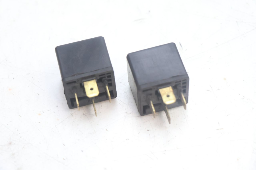 photo de ELEKTRISCH RELAIS YAMAHA YP MAJESTY 125 (2002 - 2006) - Detail van het onderdeel