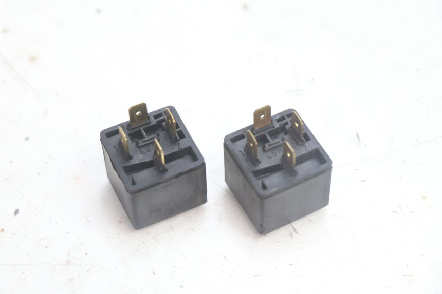 photo de ELEKTRISCH RELAIS YAMAHA YP MAJESTY 125 (2002 - 2006) - Zoom op gebruiksstaat