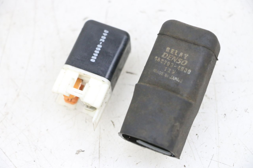 photo de ELEKTRISCH RELAIS KAWASAKI ZR 7 750 (1999 - 2004) - Hoofdaanzicht