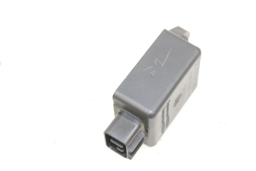 photo de ELEKTRISCH RELAIS KAWASAKI ZR 7 750 (1999 - 2004) - Andere kijkhoek