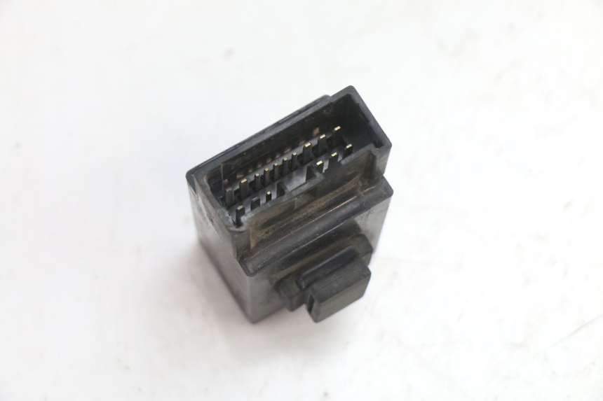 photo de BRANDSTOFPOMPRELAIS YAMAHA FJR 1300 (2001 - 2005) - Andere kijkhoek