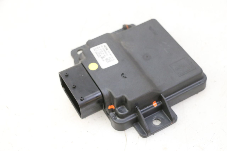photo de ROLL LOCK RELAIS PIAGGIO MP3 HPE 310 (2024 - 2025) - Andere kijkhoek