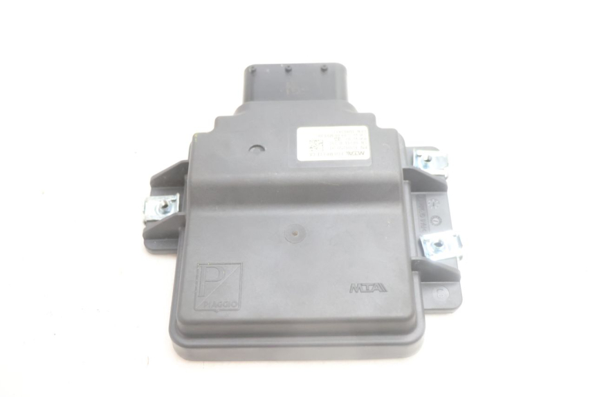 photo de ROLL LOCK-RELAIS PIAGGIO MP3 HPE 530 (2022 - 2026) - Andere kijkhoek