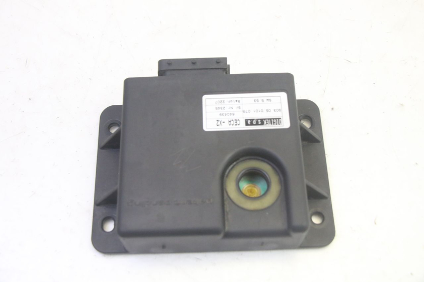 photo de ROLL LOCK RELAIS PIAGGIO MP3 LT 400 (2007 - 2012) - Zoom op gebruiksstaat
