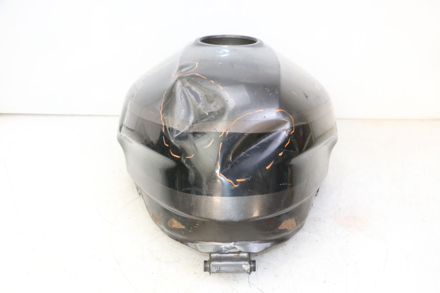 photo de BRANDSTOFTANK HONDA CBR F SC25 1000 (1989 - 1992) - Zoom op componenten