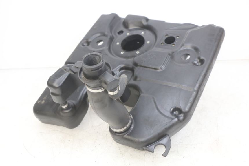 photo de BRANDSTOFTANK PEUGEOT DJANGO 4T 50 (2014 - 2019) - Hoofdaanzicht