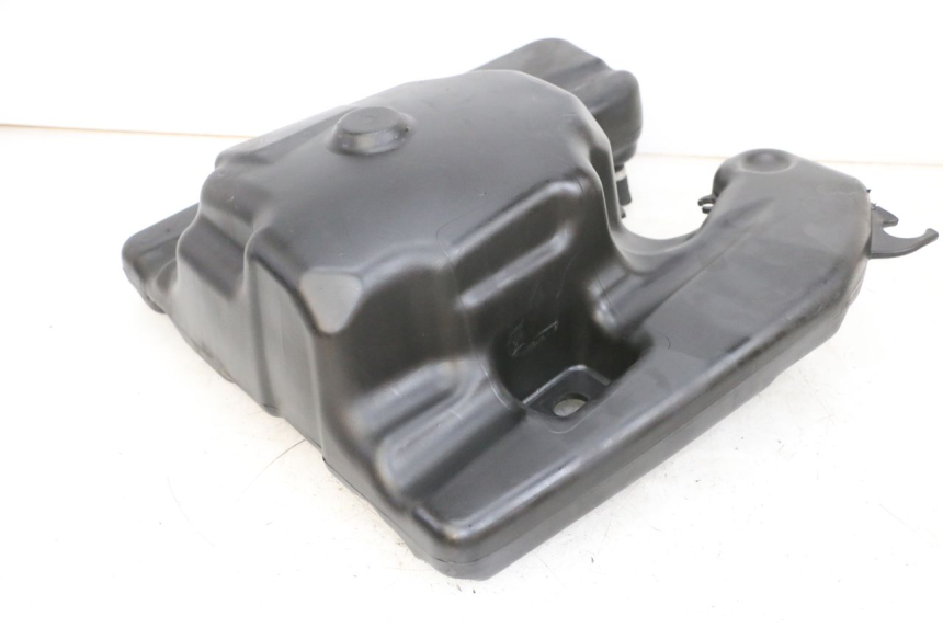 photo de BRANDSTOFTANK PEUGEOT DJANGO 4T 50 (2014 - 2019) - Detail van het onderdeel