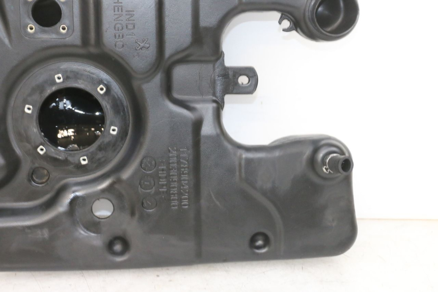 photo de BRANDSTOFTANK PEUGEOT DJANGO 4T 50 (2014 - 2019) - Bevestigingspunten