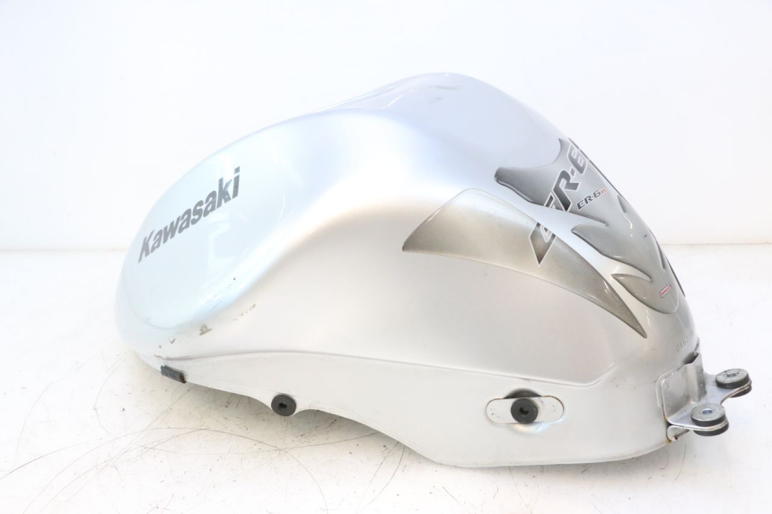 photo de BRANDSTOFTANK KAWASAKI ER-6 ER6 N 650 (2005 - 2009) - Kenmerkende details