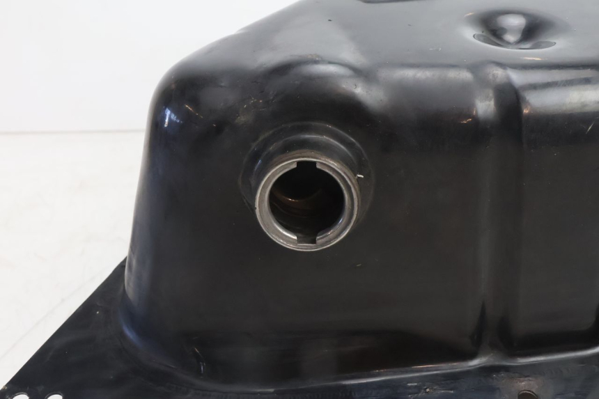 photo de BRANDSTOFTANK HONDA FES PANTHEON 2T 125 (1998 - 2002) - Bevestigingspunten