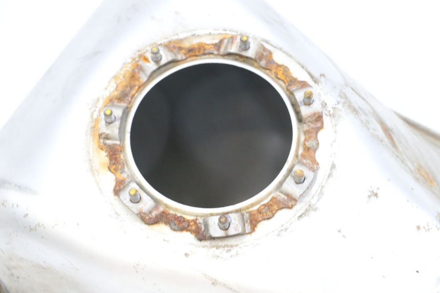 photo de BRANDSTOFTANK HONDA FJS SILVER WING SILVERWING 400 (2005 - 2008) - Detail van het onderdeel