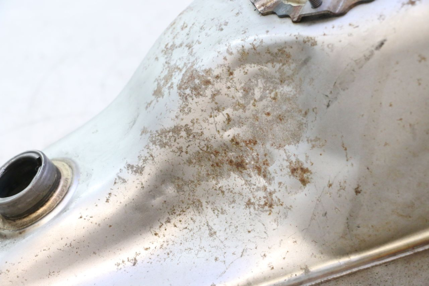 photo de BRANDSTOFTANK HONDA FJS SILVER WING SILVERWING 400 (2005 - 2008) - Detail van het onderdeel