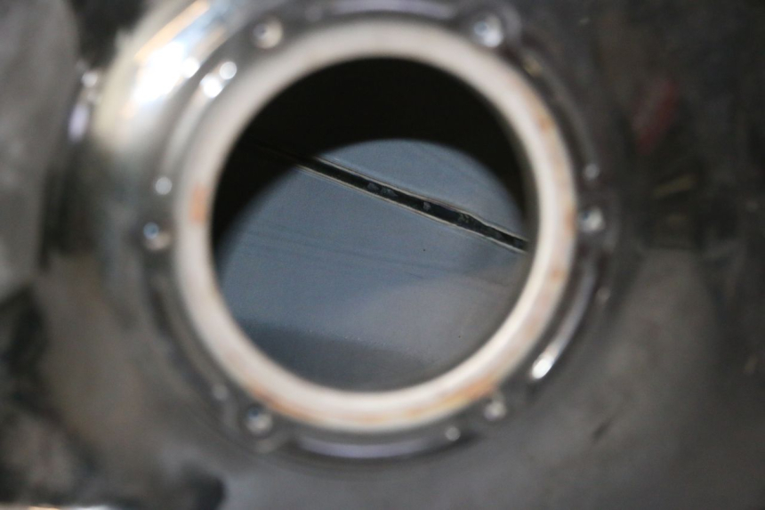 photo de BRANDSTOFTANK YAMAHA FZ6 FAZER S2 600 (2007 - 2011) - Detail van het onderdeel