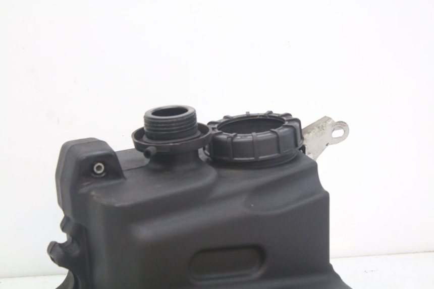 photo de BRANDSTOFTANK PEUGEOT GEOPOLIS RS 125 (2007 - 2009) - Andere kijkhoek