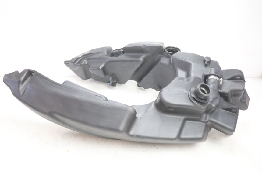 photo de BRANDSTOFTANK GILERA GP 800 (2007 - 2013) - Andere kijkhoek
