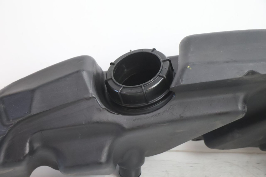 photo de BRANDSTOFTANK GILERA GP 800 (2007 - 2013) - Staat van het oppervlak