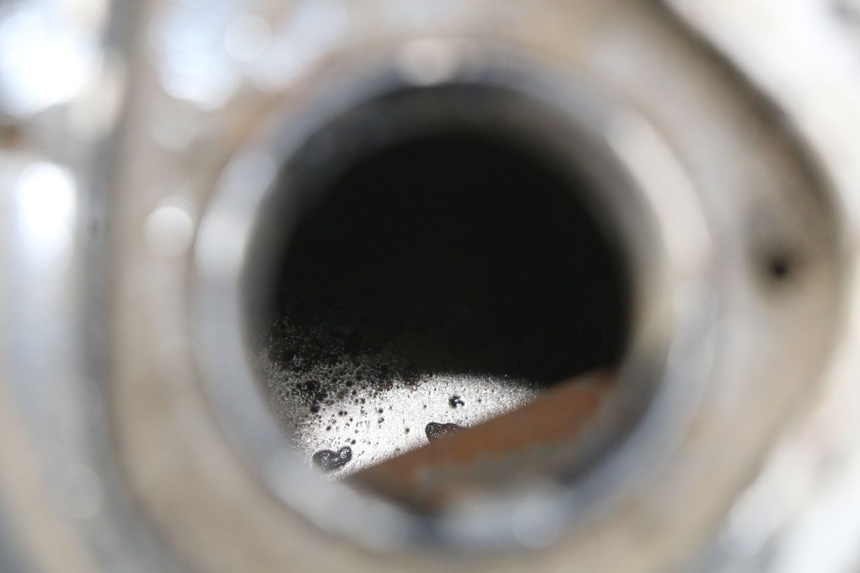 photo de BRANDSTOFTANK SUZUKI GSX-F GSX  F 1100 (1988 - 1994) - Detail van het onderdeel