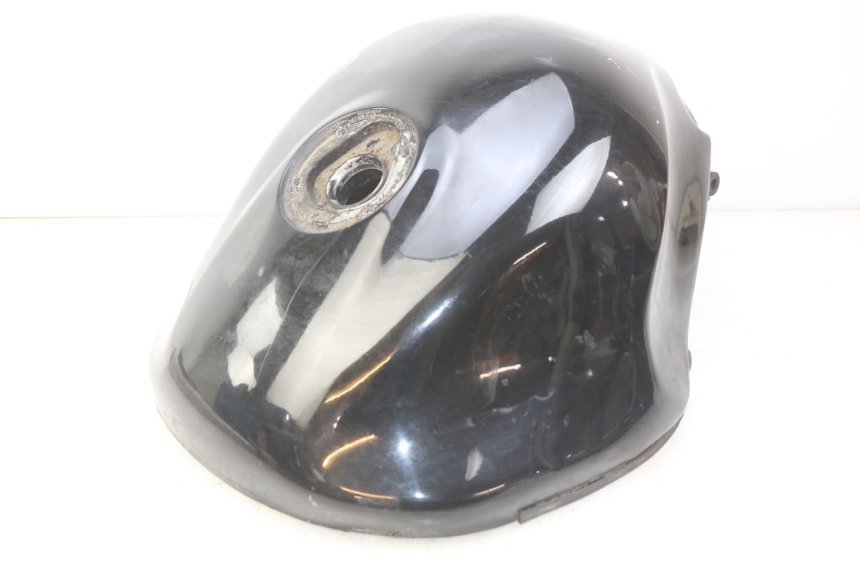 photo de BRANDSTOFTANK SUZUKI GSX-F GSX  F 1100 (1988 - 1994) - Kenmerkende details