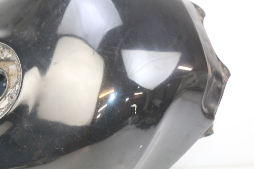photo de BRANDSTOFTANK SUZUKI GSX-F GSX  F 1100 (1988 - 1994) - Zoom op componenten