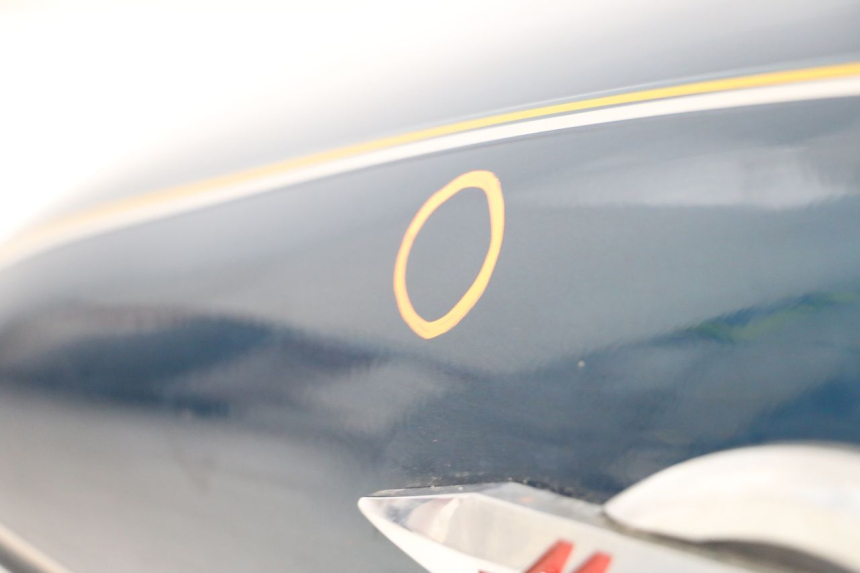 photo de BRANDSTOFTANK SUZUKI GZ MARAUDER 125 (1998 - 2004) - Zoom op gebruiksstaat