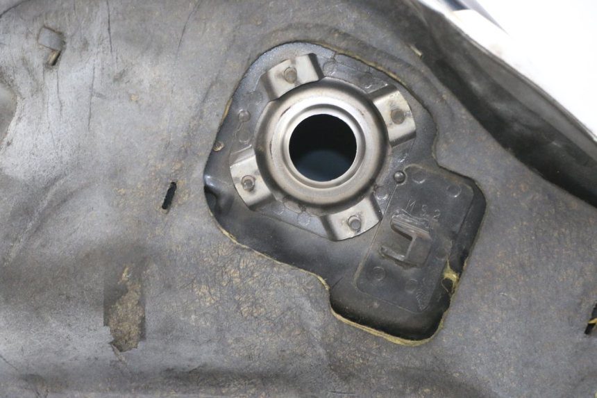 photo de BRANDSTOFTANK HONDA CBR F 1000 (1993 - 1996) - Detail van het onderdeel
