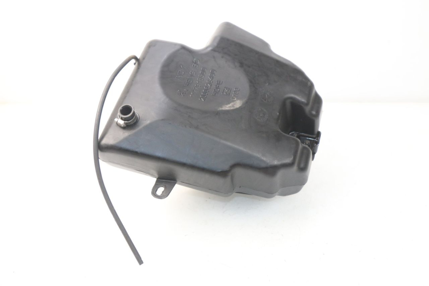 photo de BRANDSTOFTANK PEUGEOT KISBEE 2T 50 (2010 - 2017) - Detail van het onderdeel