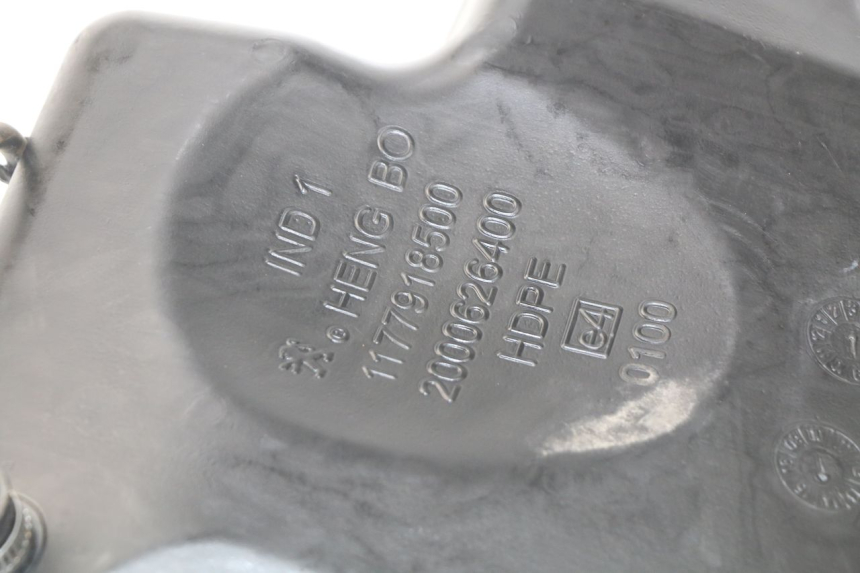 photo de BRANDSTOFTANK PEUGEOT KISBEE 2T 50 (2010 - 2017) - Zoom op gebruiksstaat