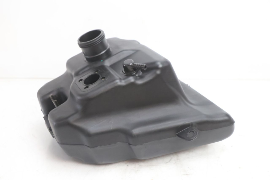 photo de BRANDSTOFTANK PEUGEOT KISBEE 2T 50 (2018 - 2022) - Detail van het onderdeel