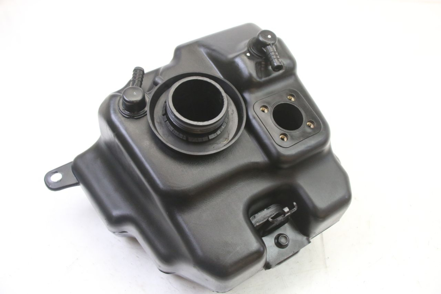 photo de BRANDSTOFTANK PEUGEOT KISBEE 4T 50 (2018 - 2022) - Detail van het onderdeel