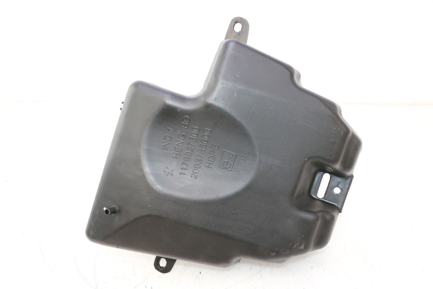 photo de BRANDSTOFTANK PEUGEOT KISBEE 4T 50 (2023 - 2026) - Detail van het onderdeel