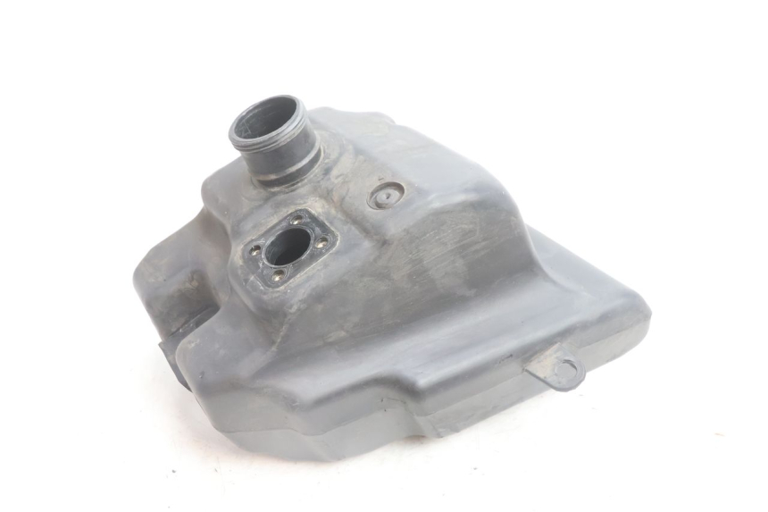 photo de BRANDSTOFTANK PEUGEOT KISBEE 4T 50 (2010 - 2017) - Detail van het onderdeel