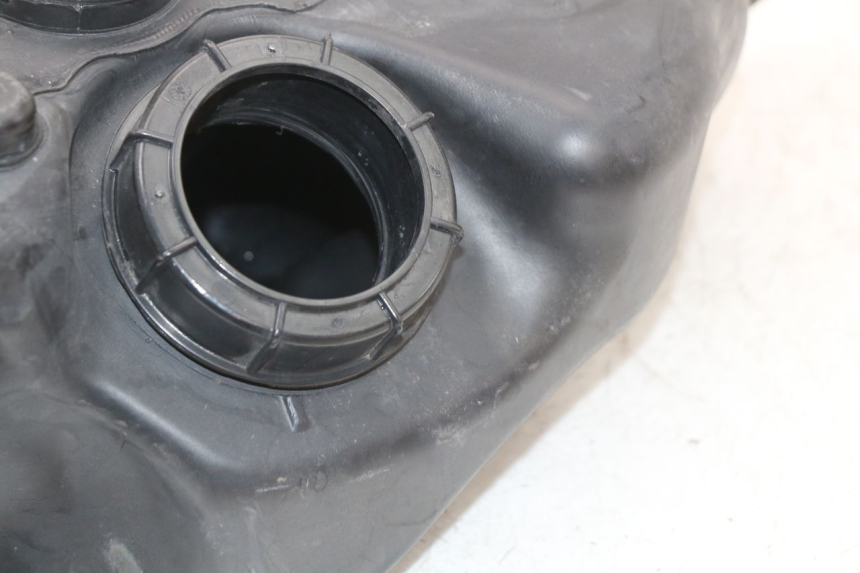 photo de BRANDSTOFTANK PIAGGIO LIBERTY 4T 50 (2018 - 2021) - Detail van het onderdeel
