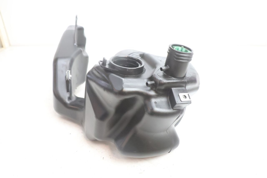 photo de BRANDSTOFTANK PIAGGIO LIBERTY 125 (1998 - 2008) - Detail van het onderdeel