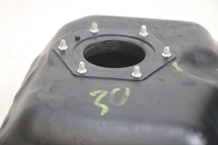 photo de BRANDSTOFTANK PIAGGIO MEDLEY 125 (2016 - 2023) - Andere kijkhoek